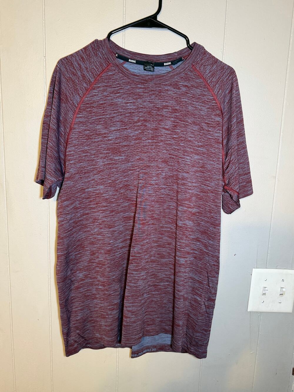 Rhone Men’s XL Performance Short Sleeve Athletic T Shirt Maroon Blue